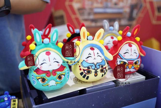 非遗新篇鸣鼓角 兔爷跨界炫新姿——中国工艺美术学会非遗工作委员会成立大会暨融今文创兔儿爷首发